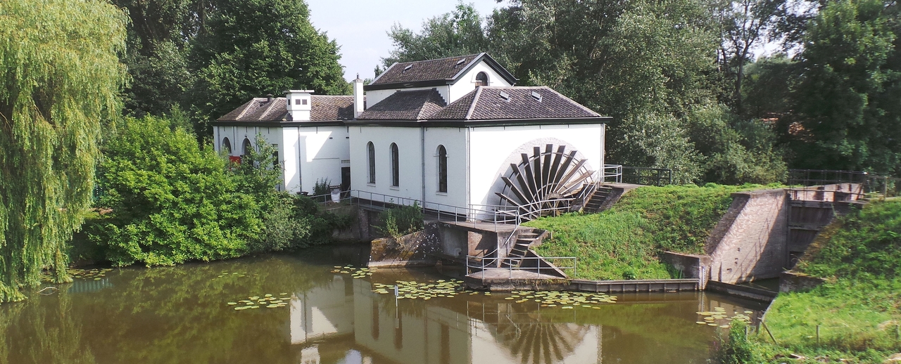 Het gemaal ‘De Oude Horn’ in de Lingedijk onder Acquoij, waar het Culemborgse water werd uitgeslagen op de Linge.